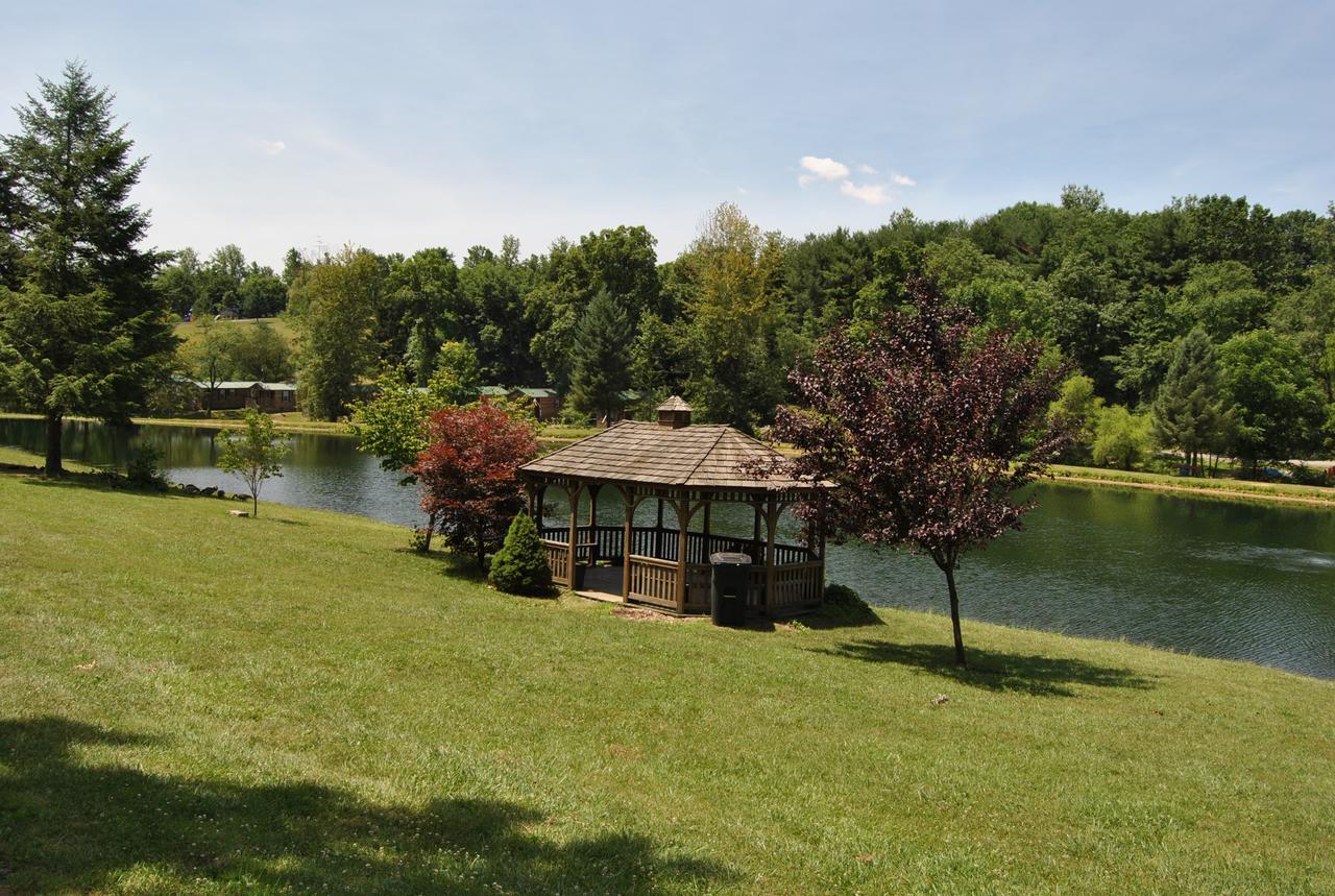 Lenhartsville Robin Hill Camping Resort One-Bedroom Cottage 8 מראה חיצוני תמונה